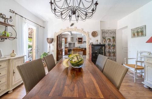 Vernegues House | Provencal bastide with heated pool near Alpilles and Luberon