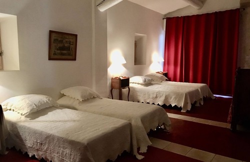Senas Other | Provencal farmhouse from the 18th century located in the heart of the Alpilles.