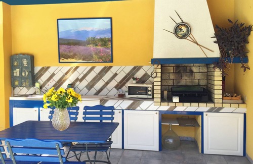L'Isle-sur-la-Sorgue House | Provencal house with all comforts. Pool & air-conditioning, PK pets allowed.