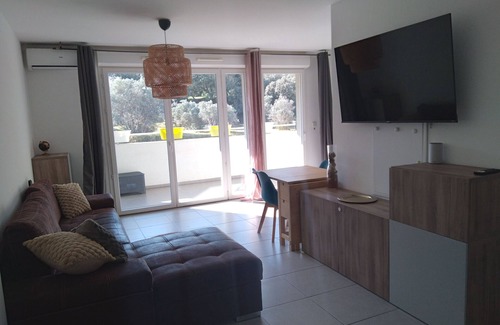 Istres Apartment | Provencal getaway