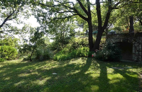 Aix-en-Provence House | Provencal house, "Aix countryside" in classified wooded site