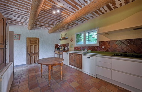 Le Thor House | Provencal house with swimming pool and large fenced garden