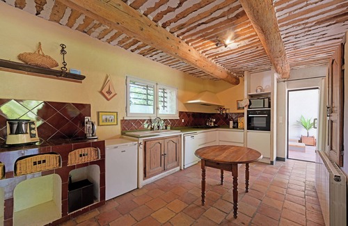 Le Thor House | Provencal house with swimming pool and large fenced garden