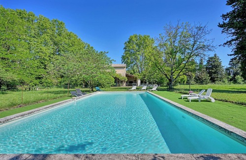 Le Thor House | Provencal house with swimming pool and large fenced garden