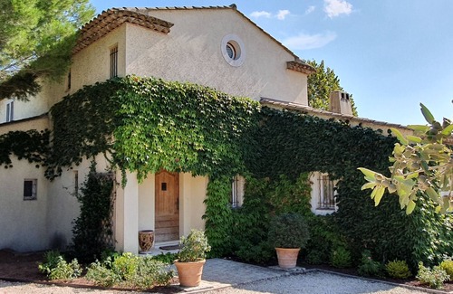 Aix-en-Provence Villa | Provencal Villa with luxury services situated 15mn by car from Aix center.