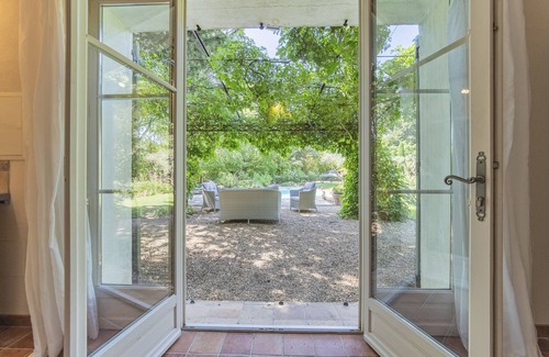 St.-Remy-de-Provence House | Provence villa 8 min walk from St. Remy's main square with large garden and pool