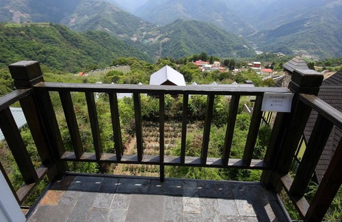 Ren'ai Bed & Breakfast | Provence Rose Lodge in Ching Jing