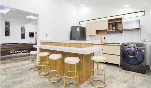 El Poblado Apartment | Provenza! Golden Jacuzzi - 5BR only 1 Block from lleras