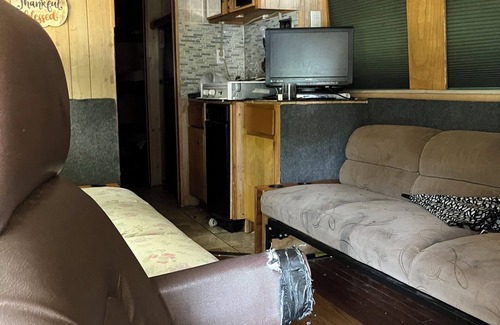 East Gaffney House | Provost Motorhome Private 3 acre lot