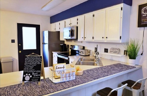 State College House | PSU Charm: Sunny 3BR Townhome 5 Mins From Campus!