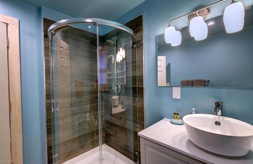 Seaside Bed & Breakfast | PT Retreat master suite