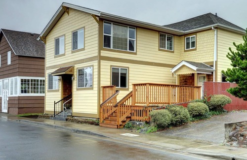 Seaside Bed & Breakfast | PT Retreat master suite