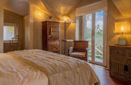 Carvoeira House | Romantic Suit with pool , spa & gym