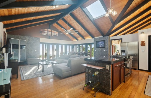 Kalaoa House | Pu'ukala Sunset Estate w/Amazing Ocean Views! by RedAwning