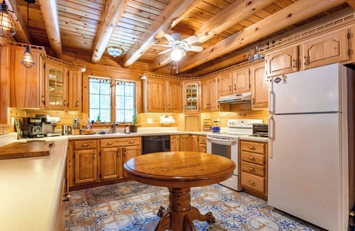 Bethel Cabin | Pucky Pines: Minutes to Bethel Woods + Hot Tub