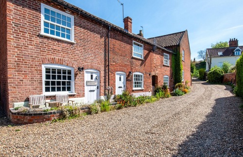 Beccles House | Puddingmoor Cottage - Two Bedroom House, Sleeps 4