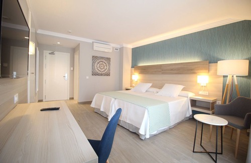 Nerja City Centre Hotel | Puerta del Mar