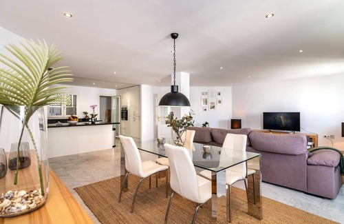 Puerto Banus Apartment | Puerto Banús Finest 2-BDRM apt- 50 metres to Beach