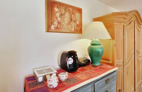 Marbella Apartment | Puerto Banus studio, sea views, pool and outdoor heated jacuzzi in the winter.