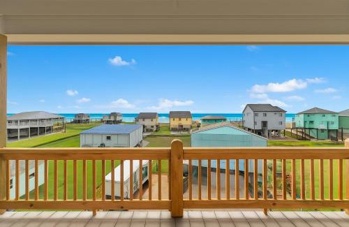 Crystal Beach House | Puesta Del Sol 4BR Beach Retreat Decks Ocean Views and Outdoor Bar