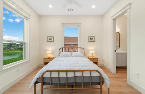 Crystal Beach House | Puesta Del Sol 4BR Beach Retreat Decks Ocean Views and Outdoor Bar