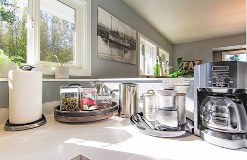 Cathlamet House | Puget Island Riverfront Getaway with Hot tub