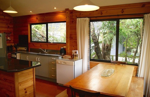 Pukawa Cottage | Puka Lodge (Front dwelling) - Pukawa Bay Home