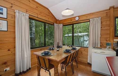Pukawa Cottage | Puka Lodge (Rear dwelling) - Pukawa Bay Home