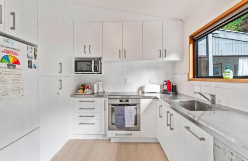 Omori House | Pukawa Haven - Pukawa Bay Holiday Home