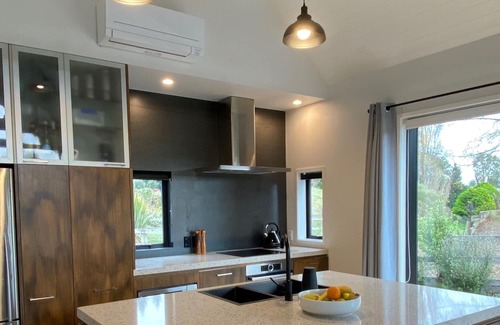 Ohakune Ski Chalet | Pukeiti - Designer Mountain Chalet with spa & mountain views