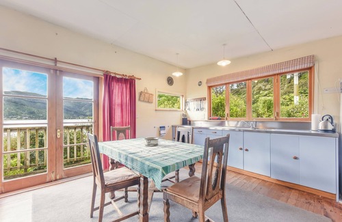 Linkwater House | Pukeko Cottage - Marlborough Sounds Retreat