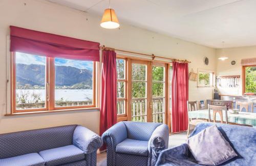 Linkwater House | Pukeko Cottage - Marlborough Sounds Retreat