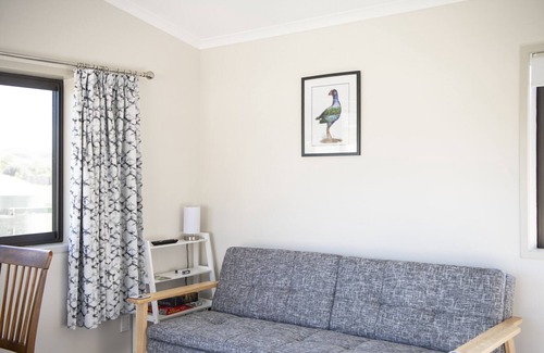 Waiohiki House | PUKEKO LODGE - NAPIER HOLIDAY HOME, with a garden in Napier