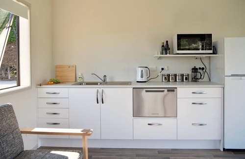 Waiohiki House | PUKEKO LODGE - NAPIER HOLIDAY HOME, with a garden in Napier