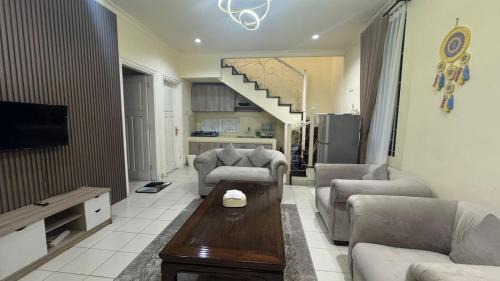 Cipanas Villa | Puncak azoul villa