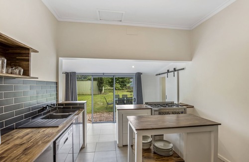 Porepunkah Cottage | Punkah Cottage: 3 BR, 1BA Porepunkah, Sleeps 6
