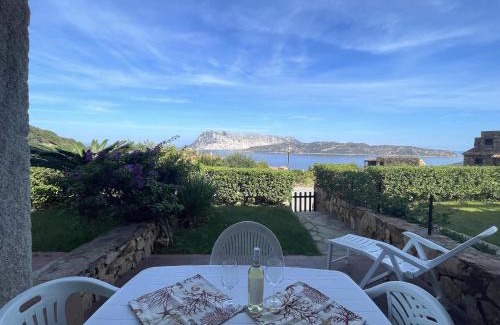 Capo Coda Cavallo Apartment | Punta Est Giardino e Vista Mare