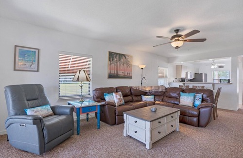 Punta Gorda Condo | Punta Gorda 2-Bedroom Canalfront Condo with Dock and Pool