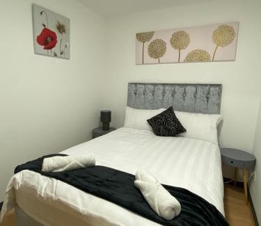 Inverkeithing Apartment | Pure East Coast Trainline By Tba