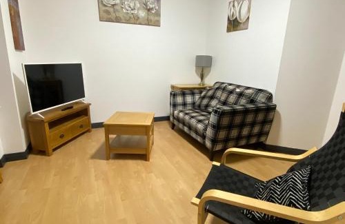 Inverkeithing Apartment | Pure East Coast Trainline By Tba