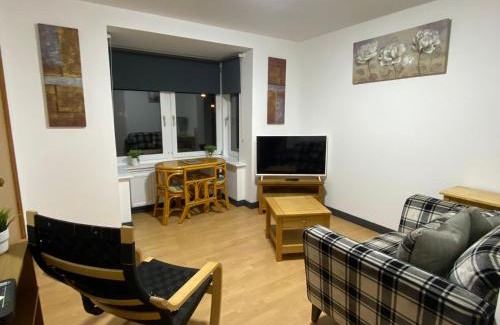 Inverkeithing Apartment | Pure East Coast Trainline By Tba