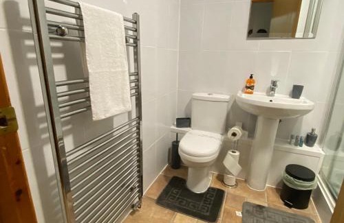 Inverkeithing Apartment | Pure East Coast Trainline By Tba