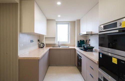 Huangpu Apartment | Pure Home-Near the Bund enjoys the beautiful scenery of the Bund 3-bedhome close to Yuyuan Garden Huaihai Road and Nanjing Road Pedestrian Street