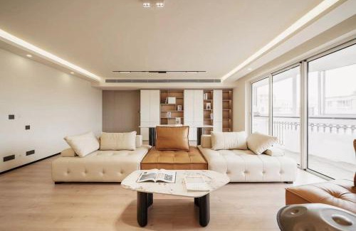 Huangpu Apartment | Pure Home-Near the Bund enjoys the beautiful scenery of the Bund 3-bedhome close to Yuyuan Garden Huaihai Road and Nanjing Road Pedestrian Street
