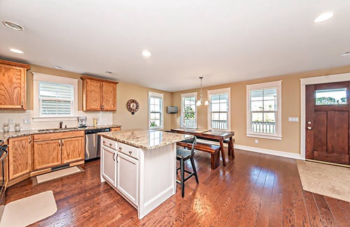 Benton Harbor House | PURE MICHIGAN RETREAT-close to beaches, golf, downtown St. Joe & more!