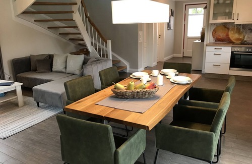 Glowe House | Pure relaxation in a romantic thatched cottage