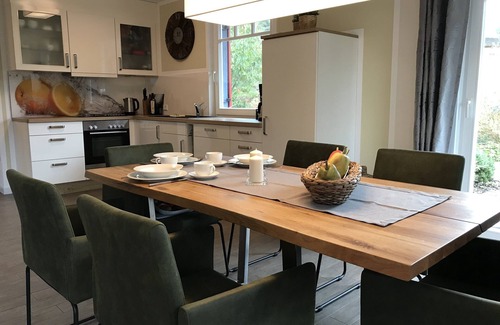 Glowe House | Pure relaxation in a romantic thatched cottage