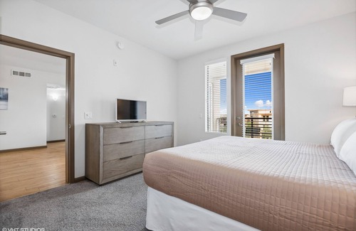 Desert Ridge Apartment | PURE SUITES DESERT RIDGE 2 BED POOL GYM WALK SHOPS/DINING