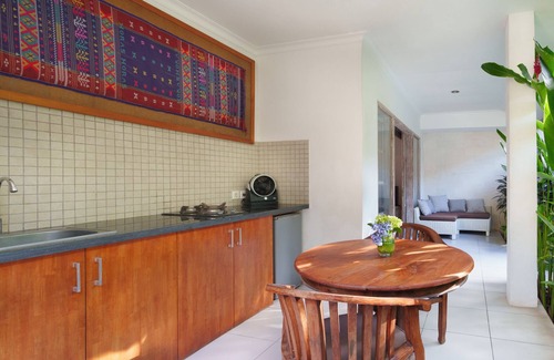 Batu Bolong Villa | Puri Pura; fully serviced 4 bedroom villa, central Canggu, close to the beach.