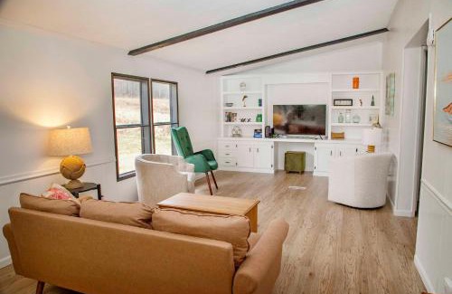 Hammondsport House | Purple Parrot